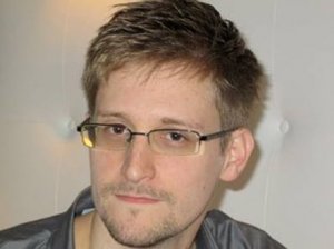 Американские спецслужбы тайно следят за пользователями интернета – Сноуден