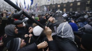 Протесты в Киеве: митингующие заблокировали дорогу, ведущую к Кабмину