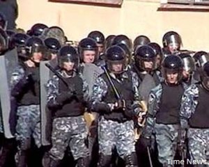 Центр Киева окружили спецназовцы