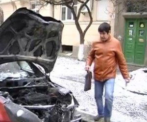 Украинскому депутату, поддерживающему митингующих, сожгли авто