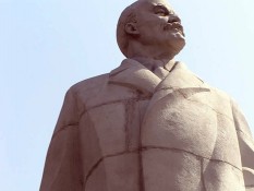 Пострадал очередной памятник Ленину