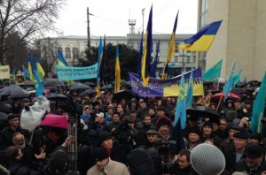 Столкновения в Симферополе, Крым: татары наступают с криками 