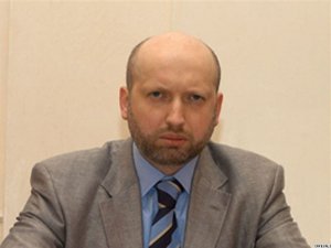 Турчинов признал незаконность выбора премьером Крыма Аксенова