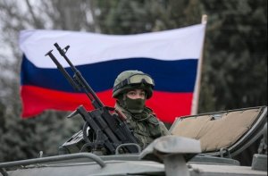 Военные России в Крыму усилили давление и начали рыть окопы
