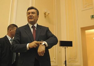 Янукович 11 марта в Ростове-на-Дону на конференции ограничился несколькими минутами