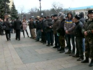 У военкоматов Украины выстроились очереди добровольцев, жителей Крыма тоже приглашают