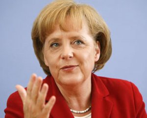 Меркель не видит сходств в поведении Путина и Гитлера