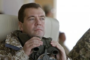 Медведев аннулировал нулевые пошлины на газ, транспортируемый в Украину