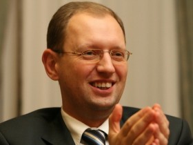 Яценюк убежден в успешном итоге выборов 25 мая в Украине