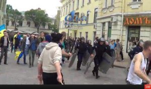 Во время штурма здания ГорУВД в Одессе ранен один представитель СМИ
