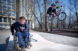 Инвалиды-экстремалы протестировали уникальный спорткомплекс в России