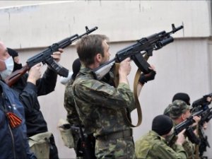 Ополченцы штурмуют Национальную гвардию в воинской части