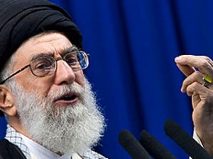Духовный лидер Ирана не доверяет США