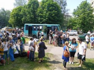 Тысячи людей покидают Славянск