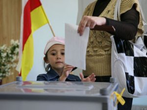 Выборы в Южной Осетии: Присоединение к России?