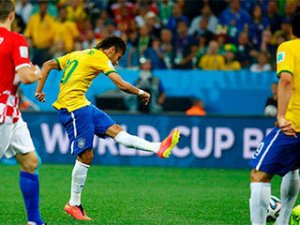 ЧМ 2014: Бразилия спорно одолевает Хорватию в стартовом матче чемпионата