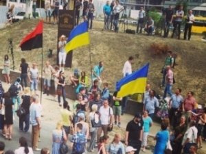 Стали известны организаторы пикета возле посольства РФ в Одессе