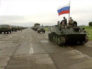 Российские военные на границе начали маскировать технику