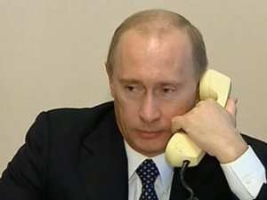 Путин по телефону обсудил продление перемирия в Украине с Порошенко, Меркель и Олландом