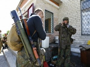 Ополченцы эвакуируются из Донецкой ОГА