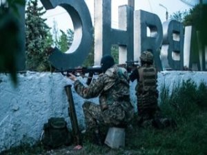 Обстрел ополченцев под Славянском батареей гаубиц - видео