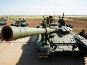 22 танка и 122 единицы бронетехники из РФ находятся сейчас в Луганске, - Стець