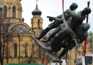 Москва просит Варшаву объяснить снос памятника времен ВОВ