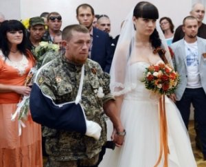 Несмотря на войну в ДНР отгуляли свадьбу