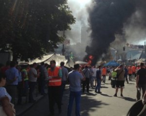 На Майдане беспорядки, горят шины, милиция использует светошумовые гранаты