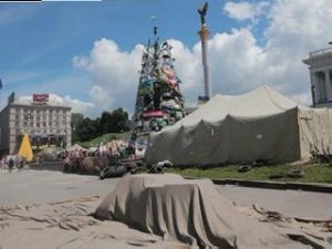 Майдан очищают от баррикад