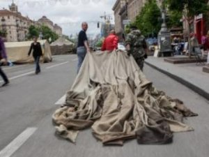 На Майдане в Киеве демонтировали последние палатки