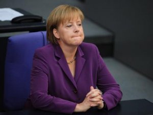 Политика Меркель вызывает критику оппонентов и сторонников