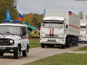 Гуманитарный конвой начал движение на Украину. Впереди сотрудники МККК