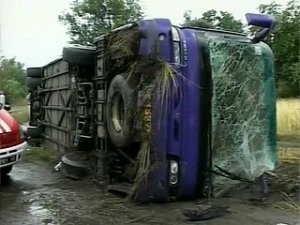 Пассажирский автобус, направляющийся в Санкт-Петербург, попал в аварию  под ...