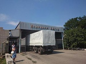 Гуманитарный конвой самовольно начинает движение в Луганск