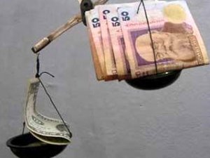 Яценюк: Нынешний валютный курс Украина не потянет
