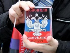 Геращенко: на Донбассе появились местные паспорта и российские рубли