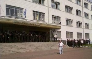 Завод «Антонова» в Киеве окружен военными