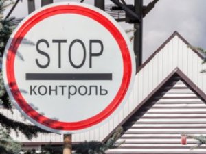 Украинские граждане любого возраста могут попасть в Крым только по паспортам