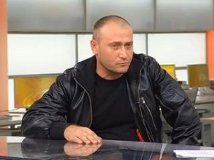 Дмитрий Ярош получил ранение в шею, - Жилин