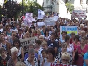 В центре Киева митинг солдатских матерей закончился рукоприкладством