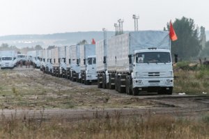 Российский гуманитарный конвой все еще стоит на границе с Украиной