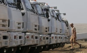 Грузовики доставили гуманитарный груз в Луганск и вернулись в Россию