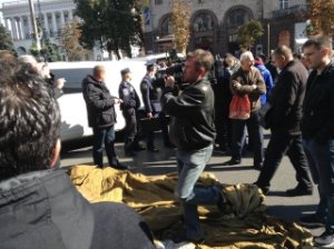 Активисты с сопротивлением установили палатку на Майдане