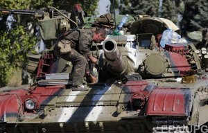 Аэропорт Донецка продолжают обстреливать из тяжелой техники