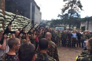 Айдаровцы отпустят автомобили с гуманитарной помощью Донбассу