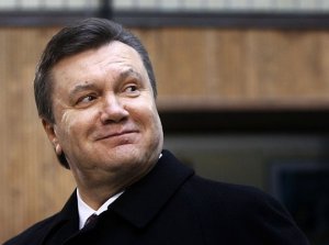 Янукович в запое «командует» администрацией Путина – смотреть видео
