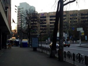 Флаг Новороссии украсил центральную площадь Киева – фото 