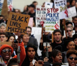 Митинг в Нью-Йорке против расизма и своеволия полиции собрал более 25 тыс.  ...