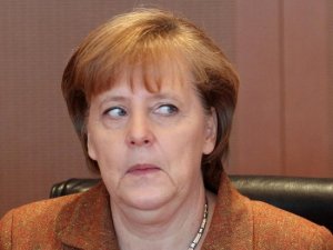 Порошенко поругал Меркель за слабое оказание помощи Украине от МВФ